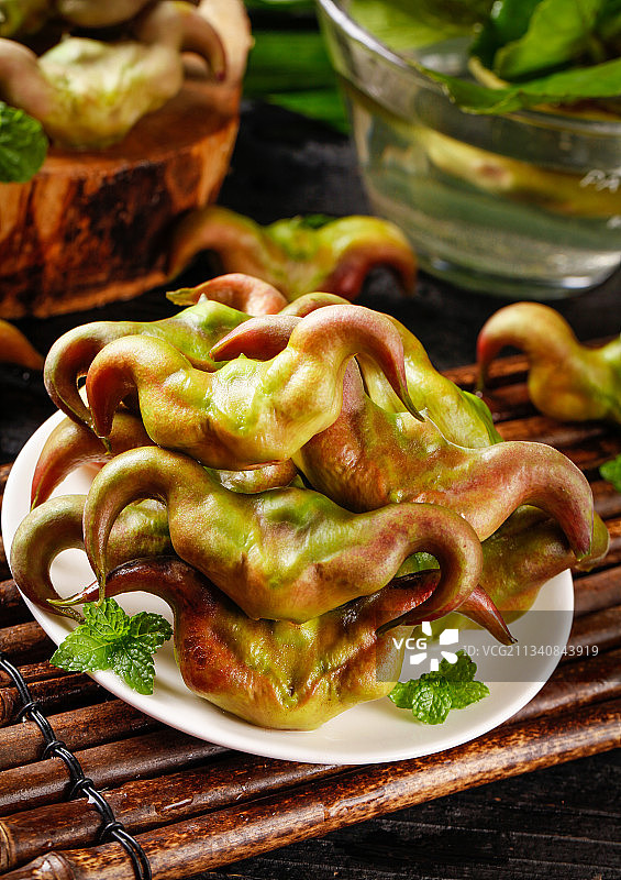 盘子里洪湖菱角图片素材