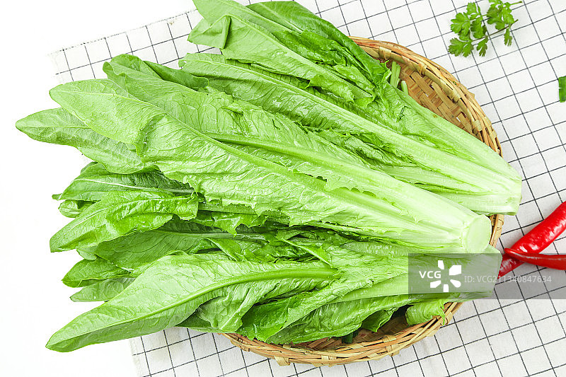 格子底上放着油麦菜图片素材