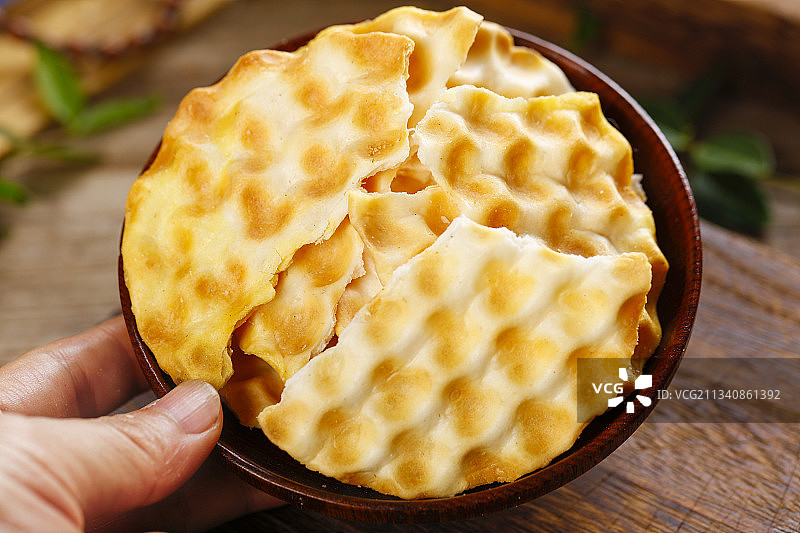 盘子里装着石头饼图片素材