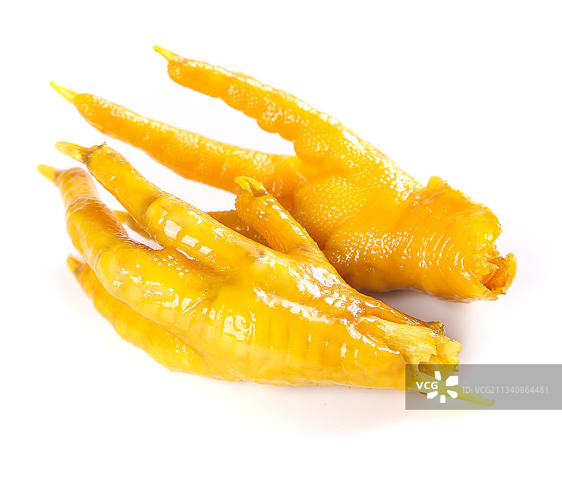 白底上摆放着盐焗凤爪图片素材