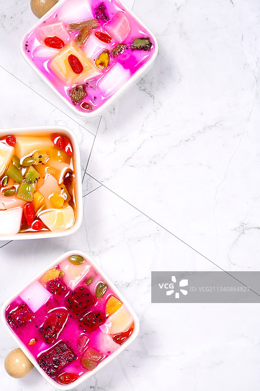 碟子里装着清补凉图片素材