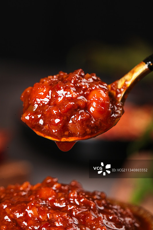 勺子上放着上面酱图片素材