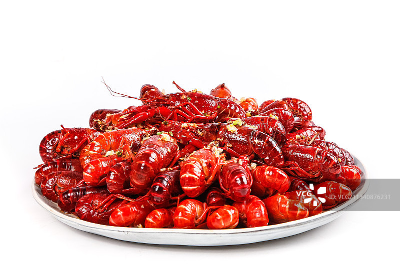 白底上放着一盘香辣小龙虾图片素材