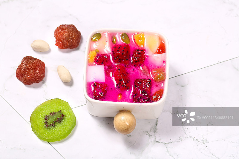 碟子里装着冰凉粉图片素材