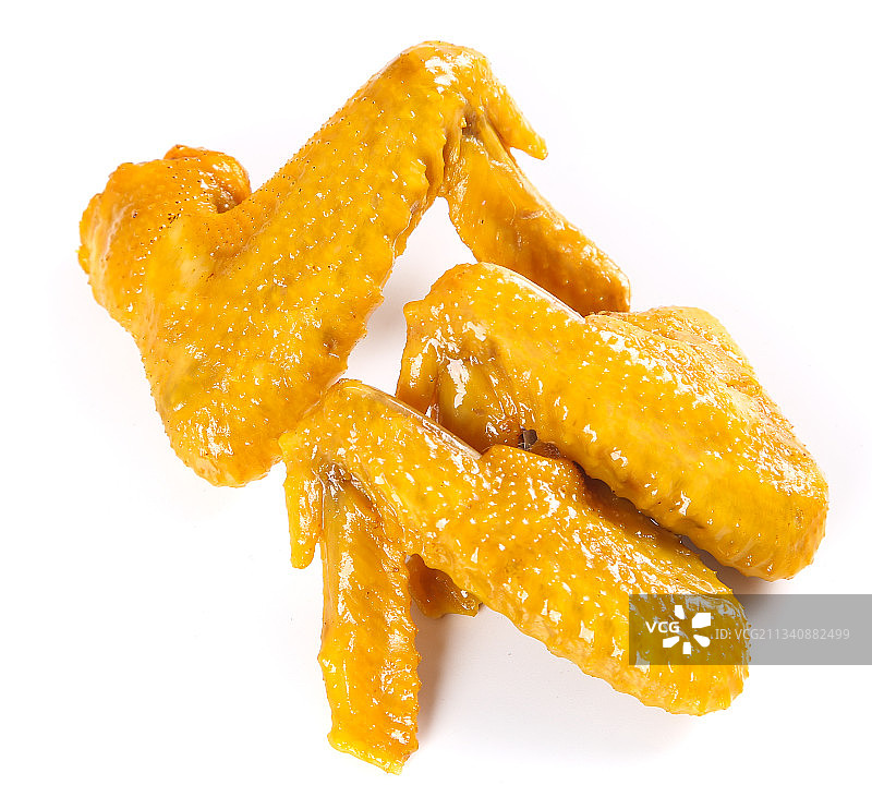白底上摆放着盐焗鸡翅图片素材