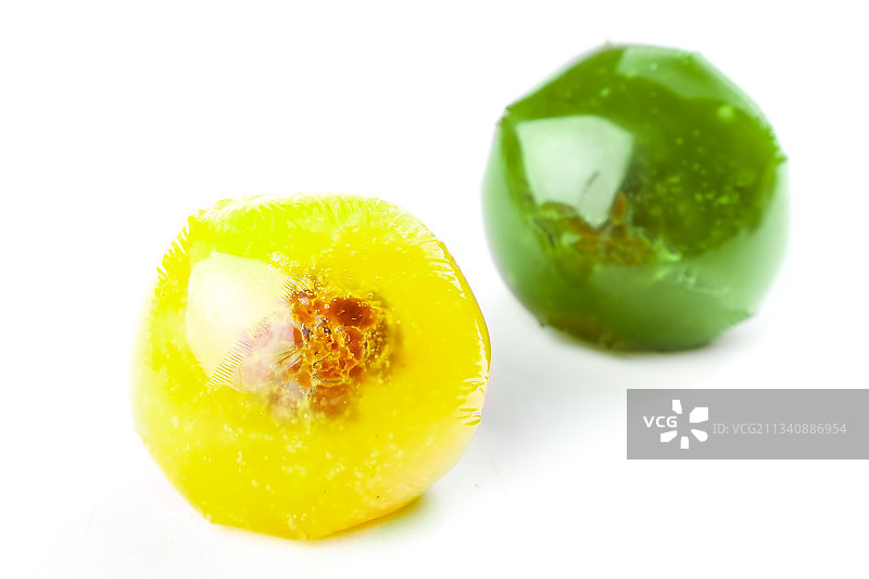 白底上放着彩色团子图片素材