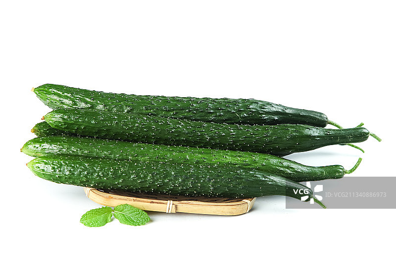 白底上摆放着黄瓜图片素材