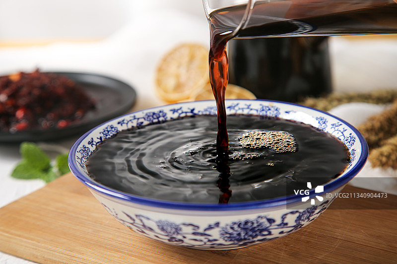 盘子里装着老陈醋图片素材