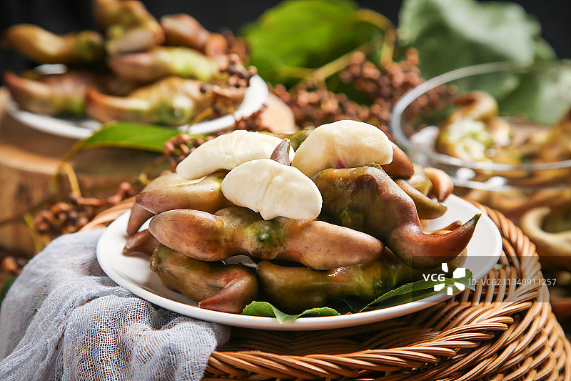 盘子里的菱角图片素材