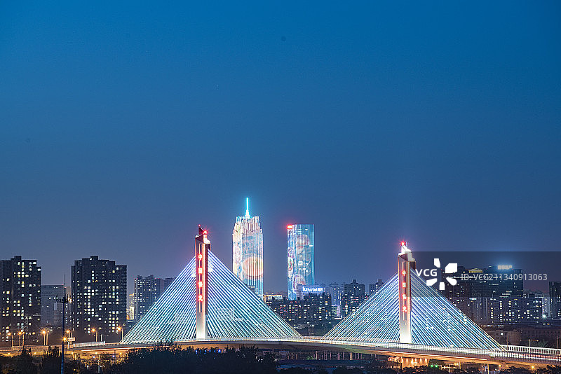 保定市乐凯南大街亚洲最大转体斜拉大桥夜景图片素材