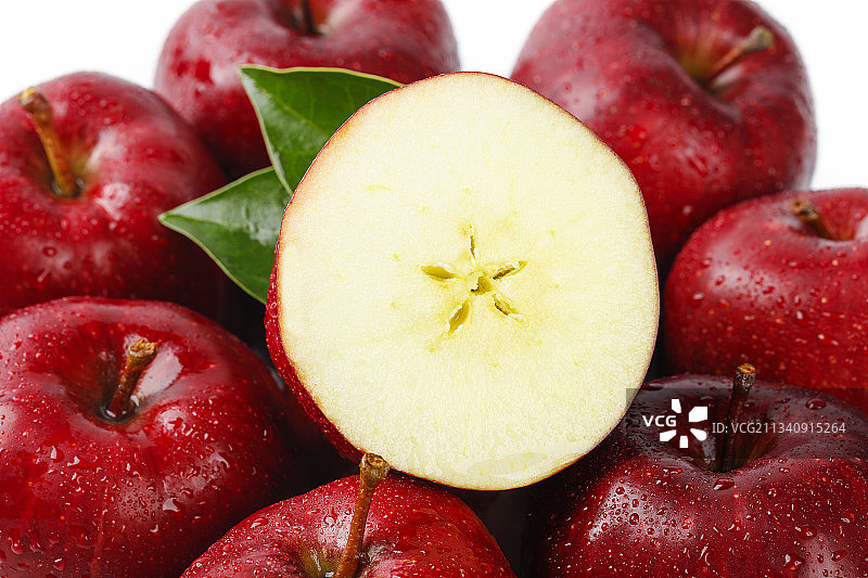 白底上的新鲜蛇果图片素材