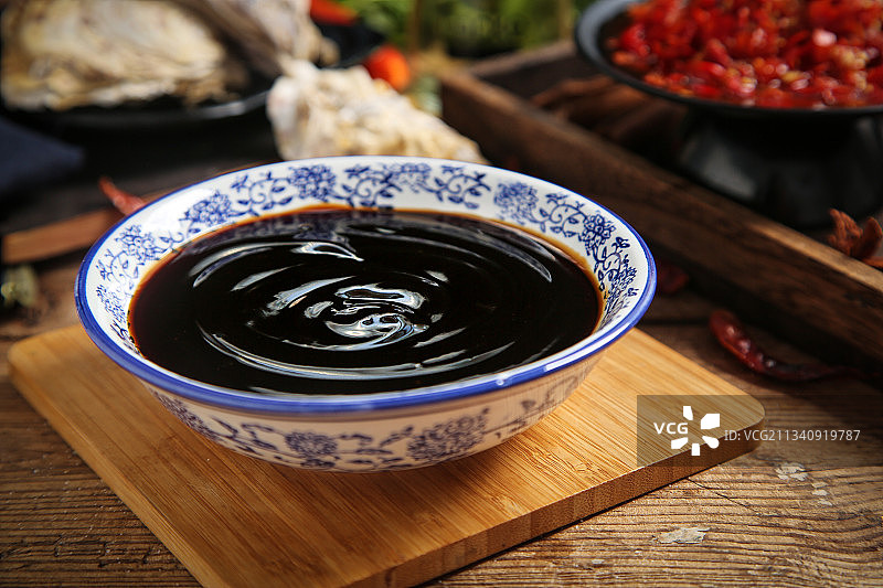 盘子里的蚝油图片素材