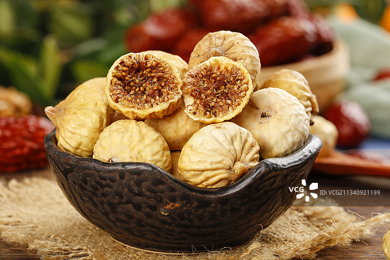 盘子里的新疆无花果干图片素材