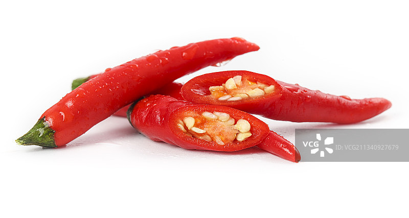白底上摆放着朝天椒图片素材