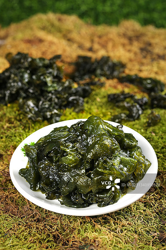 盘子里装着雷公菌图片素材