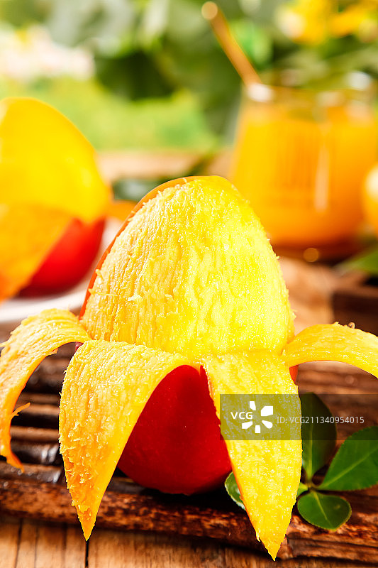 竹底上放着台湾屏东爱文芒图片素材