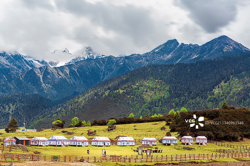 鲁朗山庄图片素材
