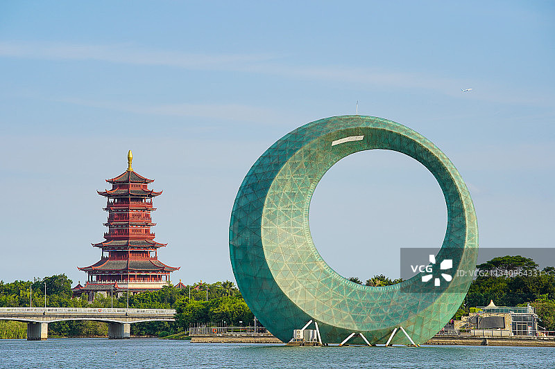 厦门集美园博苑杏林阁与月光环图片素材