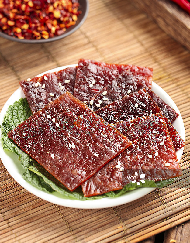 盘子里装着肉脯图片素材