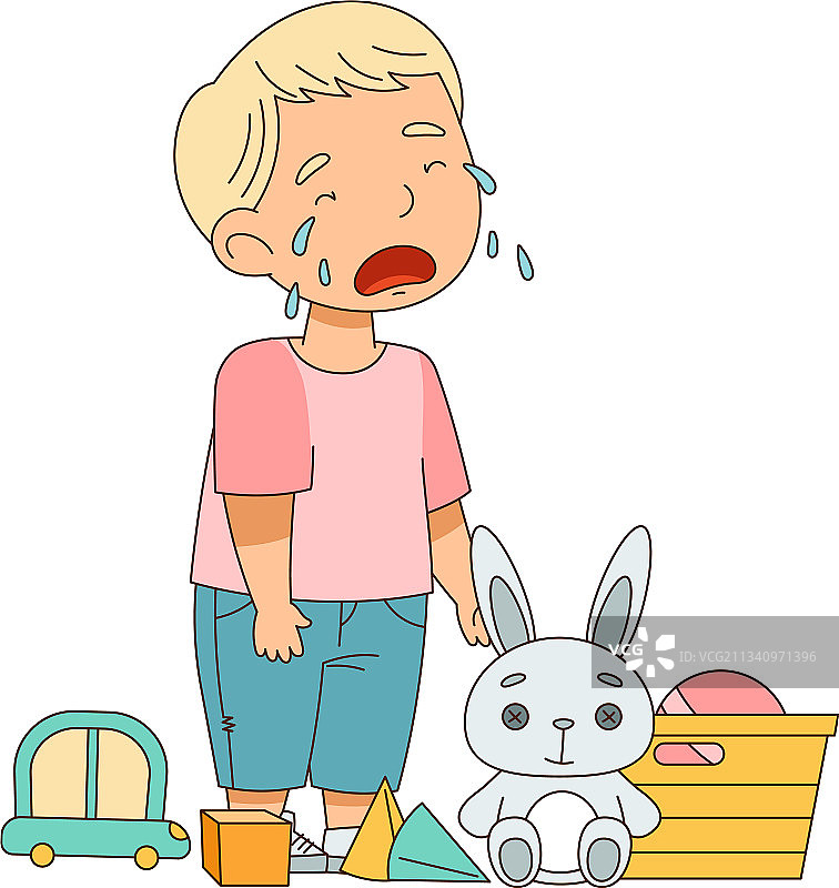 站在玩具中哭泣的金发男孩图片素材