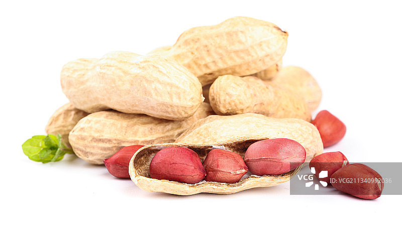 白底上的红衣花生图片素材