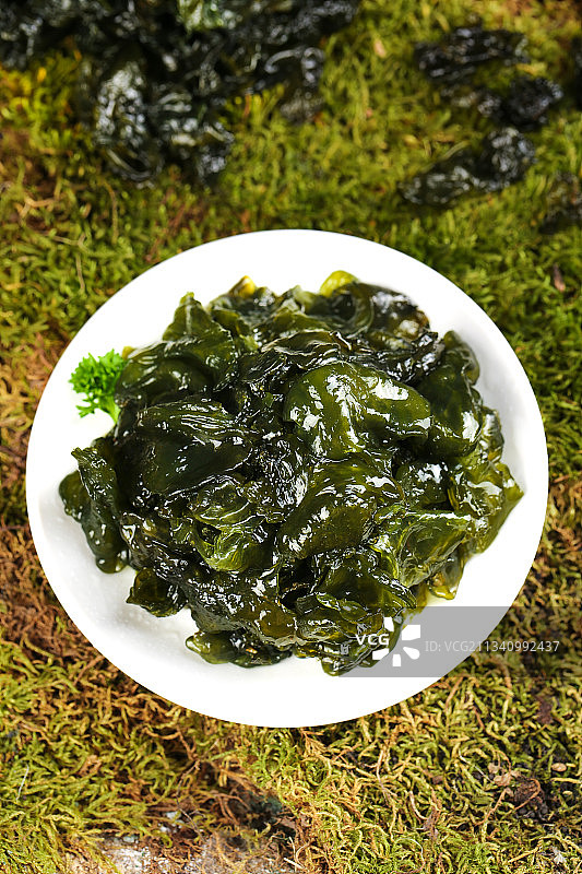 盘子里装着雷公菌图片素材