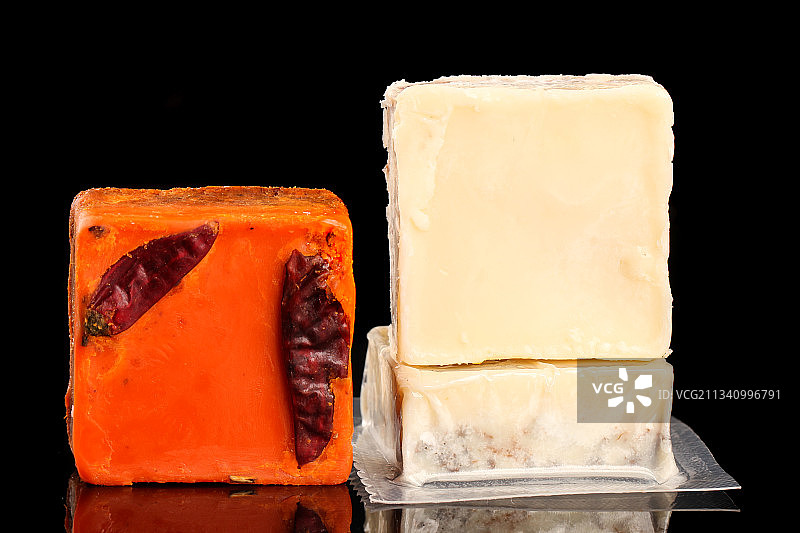 黑底上的鸳鸯火锅料图片素材