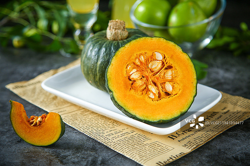 石板上的真贝贝南瓜图片素材