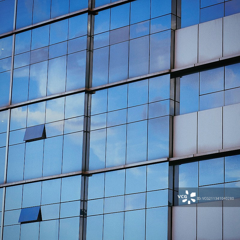 玻璃建筑的完整框架镜头图片素材