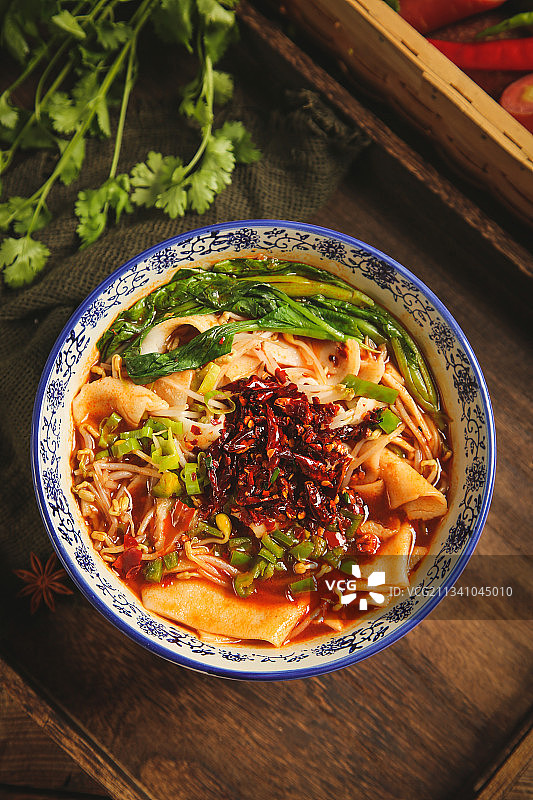 碗里装着手擀面图片素材