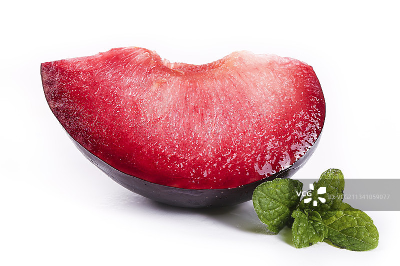 白底上放着智利进口恐龙蛋图片素材