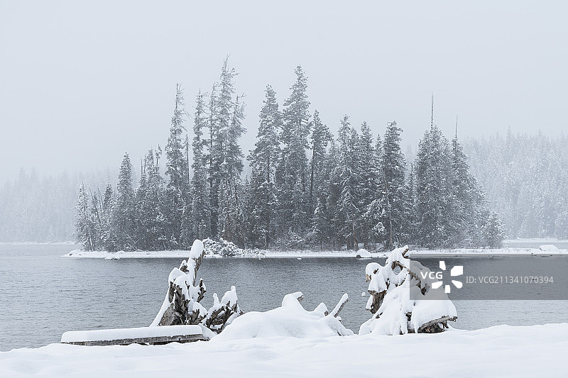 美国华盛顿州利文沃思冬季湖泊的壮丽景色图片素材