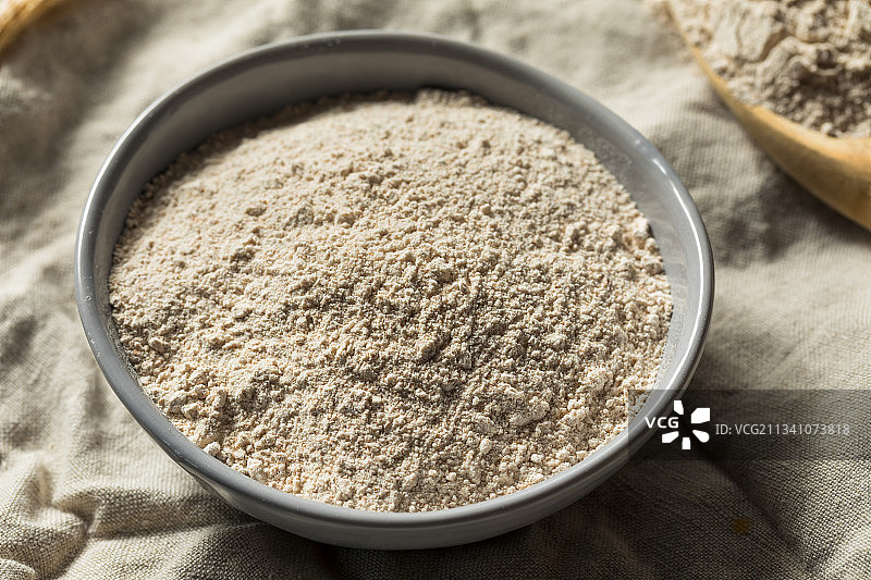 高角度的食物在碗上的桌子图片素材