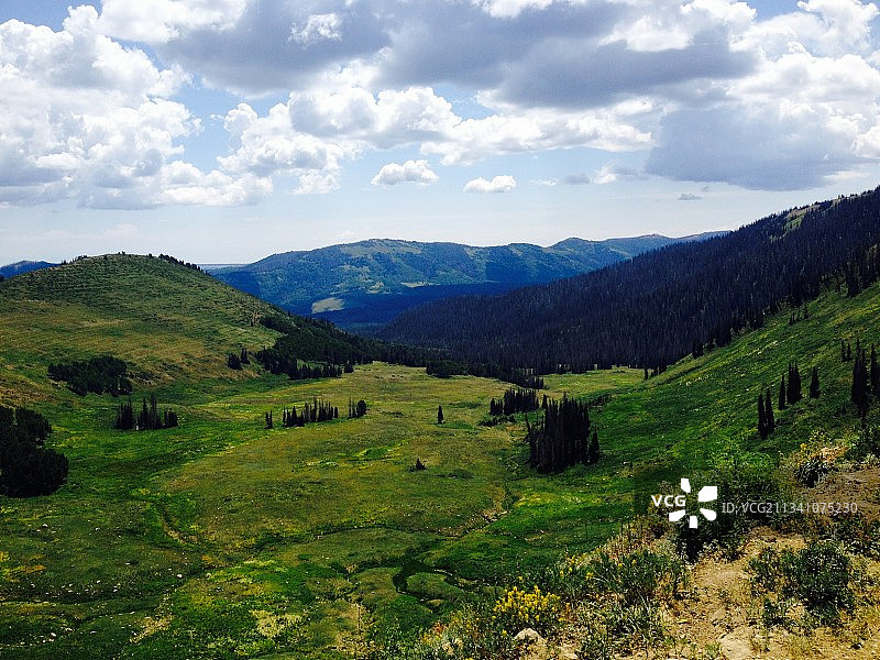 天空衬托下的风景图片素材
