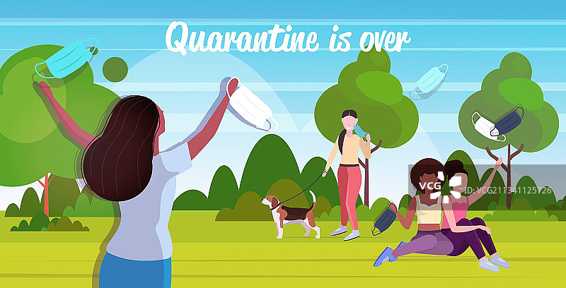 户外摘口罩的混血人群图片素材