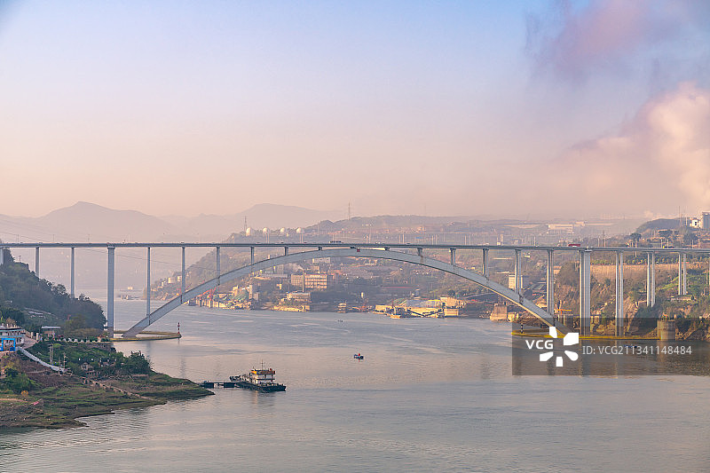 清晨的万州长江大桥图片素材