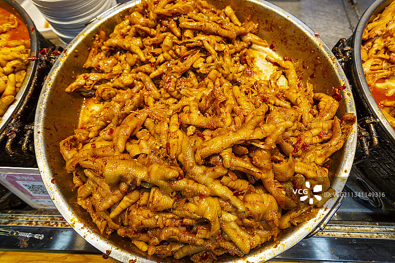 山东省济南市芙蓉街网红小吃（网红手工零食）：无骨派凤爪图片素材