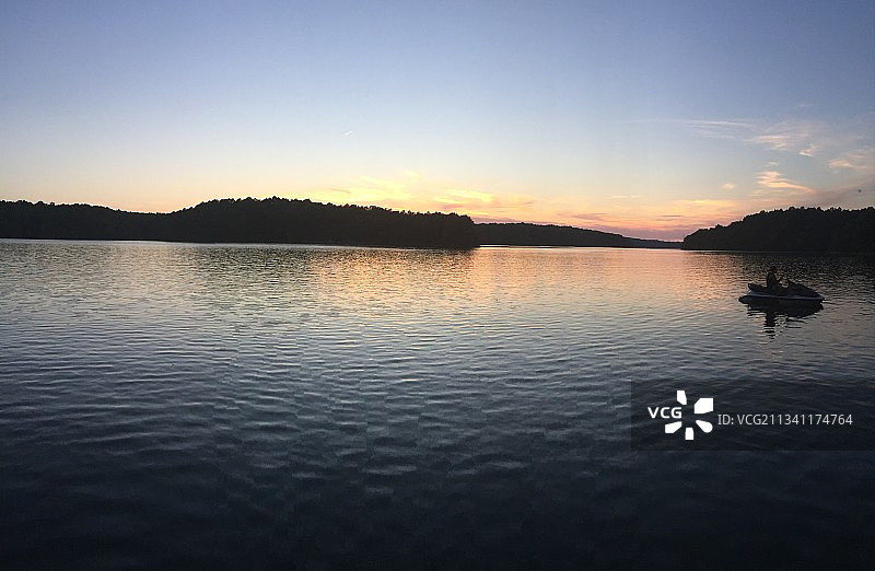 美国阿拉巴马州富兰克林县的日落湖景图片素材