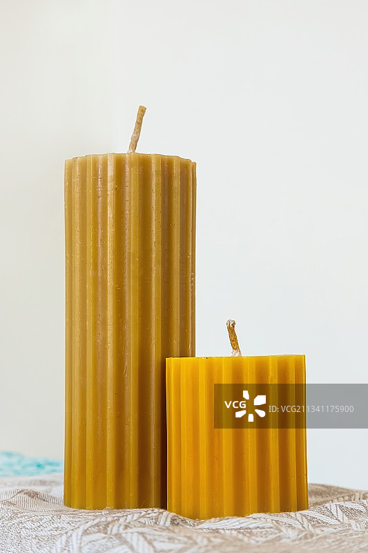蜡烛的特写，白色背景图片素材