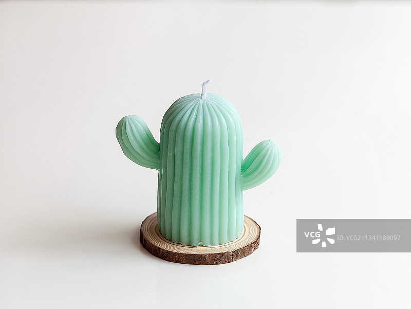 仙人掌香薰蜡烛图片素材