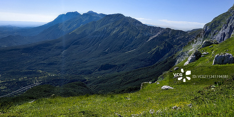意大利泰拉莫彼得拉卡梅拉山脉天空美景图片素材