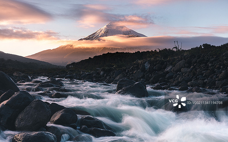 新西兰塔拉纳基海景日落图片素材