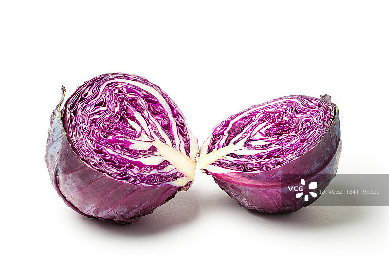 白色背景下的紫色卷心菜特写图片素材