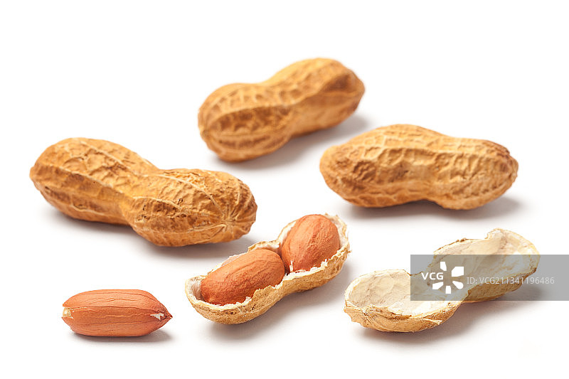特写：白色背景上的花生图片素材