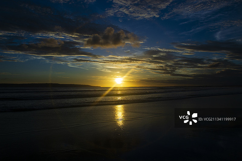 印度尼西亚东爪哇普格海滩日落海景图片素材