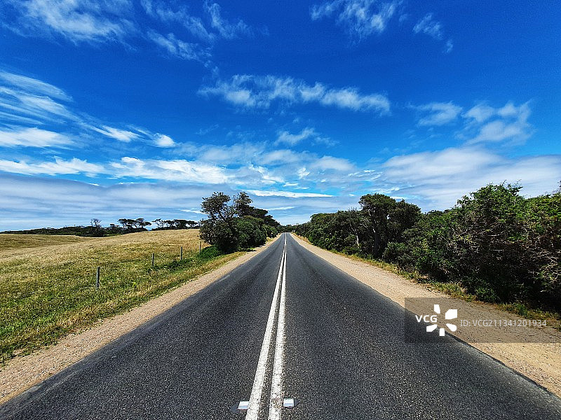 澳大利亚维多利亚州的田野公路图片素材