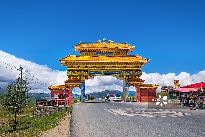 理塘西城门图片素材