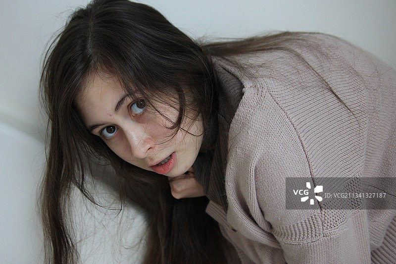 美丽年轻女子的肖像图片素材