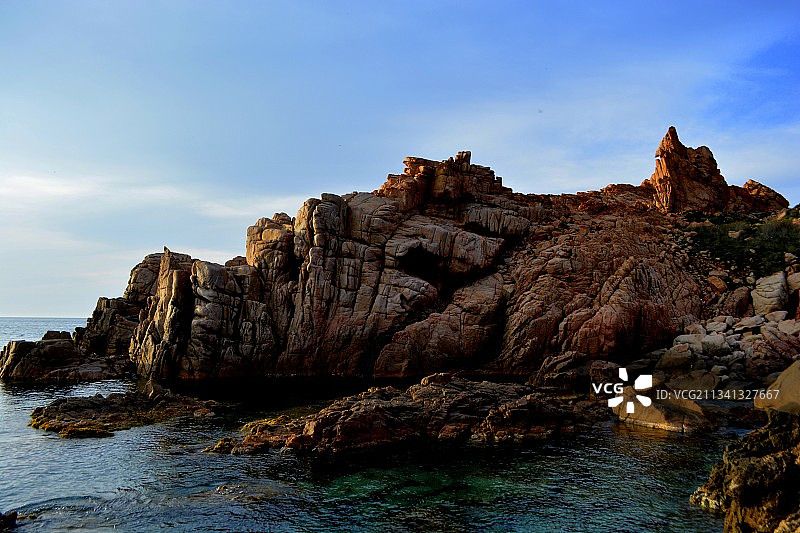 在天空的海洋岩石形成的风景图片素材
