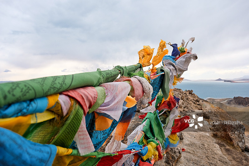 圣象天门｜纳木措｜藏族经幡图片素材